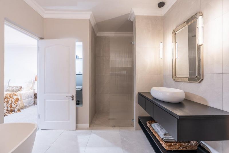 5 Bedroom Property for Sale in Constantia Western Cape